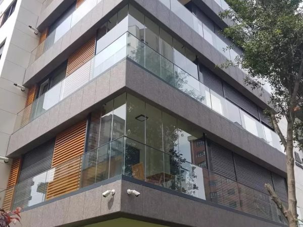 Tiara glass balcony system