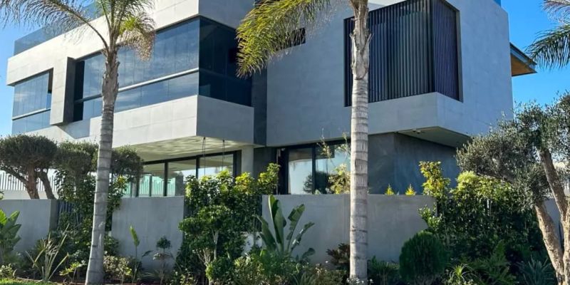 Invisible Corners in Balcony